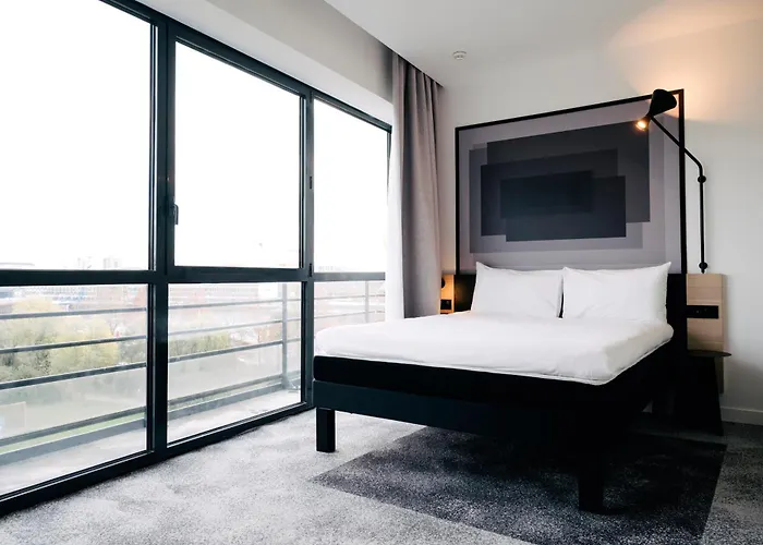 Ibis Centre Rive Droite Pasteur Otel