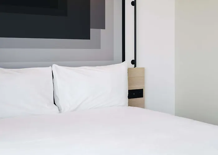 Ibis Centre Rive Droite Pasteur Hotel