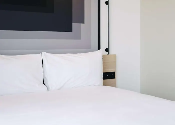 Ibis Centre Rive Droite Pasteur 3*